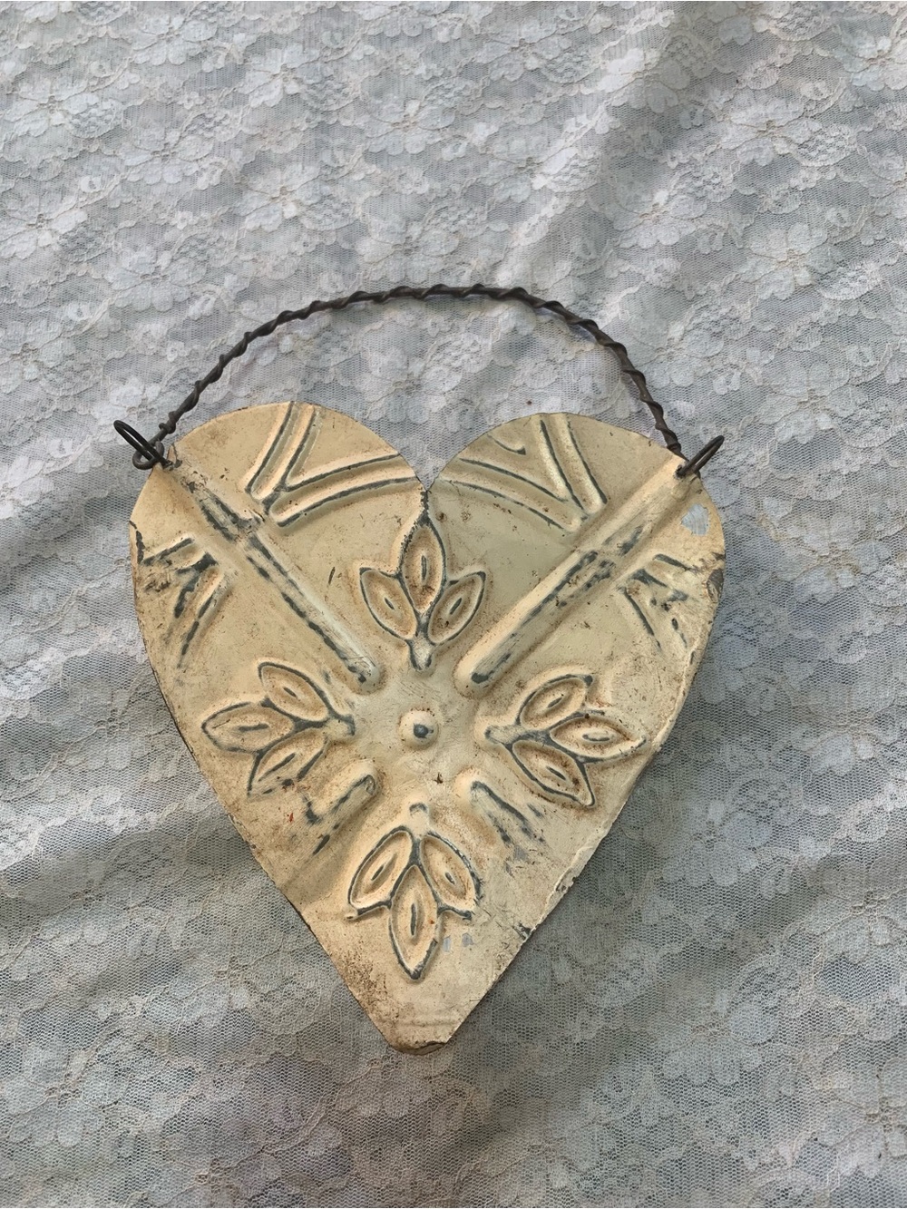 Vintage Rustic Metal Double Heart Wall Hanging, Embossed Tin Farmhouse Decor